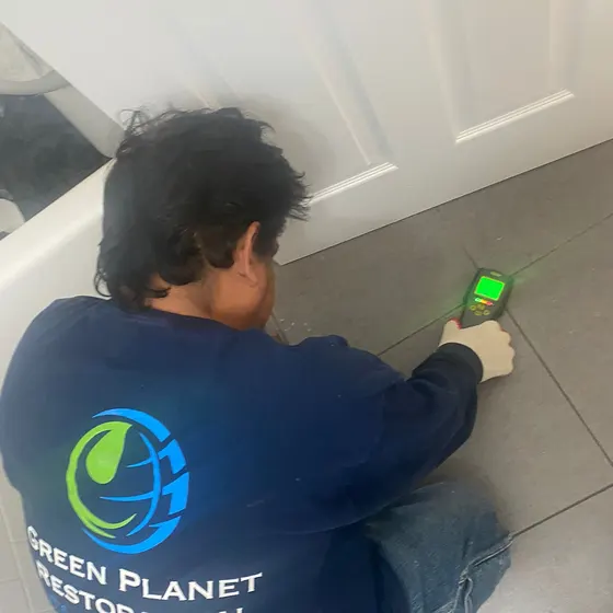 Moisture reading on bathroom tile, Ventura